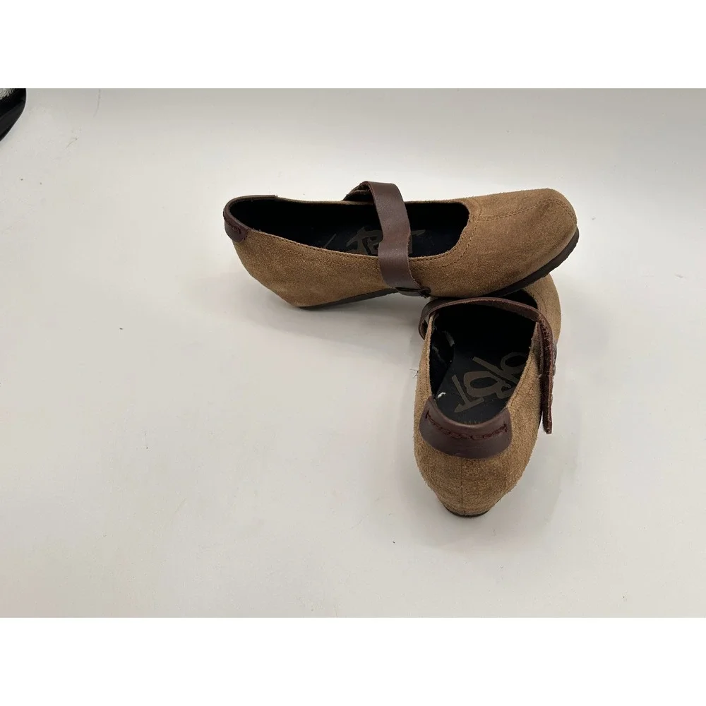 OTBT Suede Mary Jane Flats Tan Brown Leather Strap Comfort Shoes Size 8